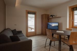 a living room with a couch and a table at Bait Martin Appartamento 3 in Livigno