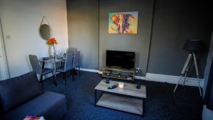Photo de la galerie de l'établissement Large ground floor apartment - South Shields - 3 Minutes from South Tyneside Hospital, 8 Minutes from Beach, à South Shields