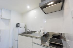 Η κουζίνα ή μικρή κουζίνα στο BiBi Hotel Miyakokukomae SouthTower