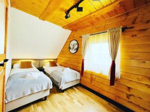 Postel nebo postele na pokoji v ubytování Domki Sówka + 37 fotografií