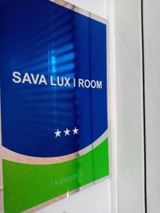 ein Schild für eine Sava Lobby i Zimmer in der Unterkunft Sava Lux Apartment & Room in Prijedor