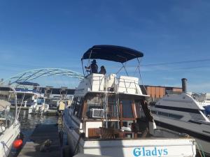 Φωτογραφία από το άλμπουμ του Waterfront 32' Bayliner Yacht σε Providence
