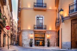 an alley in a city with a building at The Valentia Corretgería in Valencia