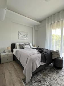 a bedroom with a large bed and a window at Villa Marina 4+1 Camuva in Kemer