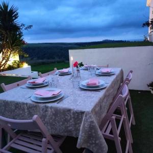 a table with plates and glasses on top of it at Tu Casina del Norte in Luanco +38 photos
