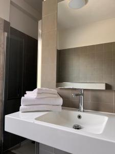 A bathroom at La Casa Verde Torbole