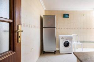 a kitchen with a refrigerator and a washing machine at Homestay, Private room ,Séjours chez l'habitant Casa Voyageurs in Casablanca