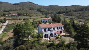 an aerial view of a house in the mountains at Due Golfi in Lacona
