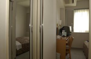 Un ou plusieurs lits dans un hébergement de l'établissement Himeji Green Hotel Tatemachi