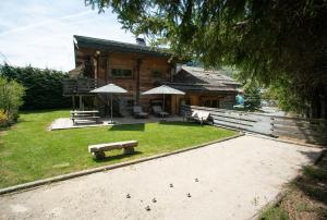 Vonkajšia záhrada v ubytovaní Chalet des Ours I Le Chalet Club