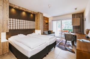 Łóżko lub łóżka w pokoju w obiekcie AvenidA Mountain Lodges Kaprun