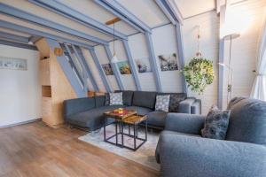 Ein Sitzbereich in der Unterkunft Ferienwohnpark Immenstaad am Bodensee Nurdachhaus Typ 7 ND 40