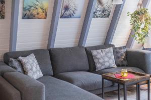 Ein Sitzbereich in der Unterkunft Ferienwohnpark Immenstaad am Bodensee Nurdachhaus Typ 7 ND 40
