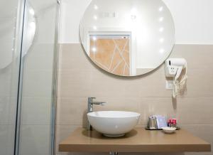 a bathroom with a bowl sink and a mirror at In Centro rooms in Castellabate