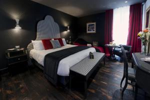 Een bed of bedden in een kamer bij HT6 Hotel Roma