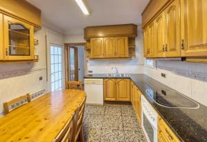 Kuchyňa alebo kuchynka v ubytovaní Costacabana - Villa Rosa