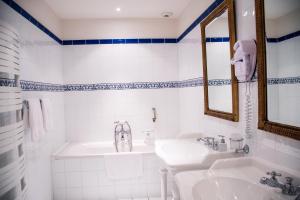 Salle de bains dans l'établissement Hotel du Château d'Arche, Grand Cru Classé de Sauternes