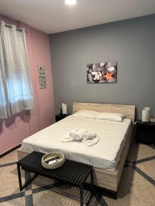 Postel nebo postele na pokoji v ubytování Grey Pearls Apartments