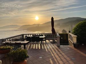 Amanecer en o mar, casa en Baiona con piscina