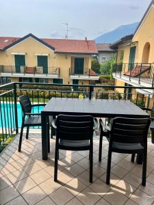 A balcony or terrace at terrazza e giardino apartment