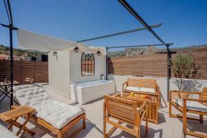 Balkón nebo terasa v ubytování Elounda Helios Luxury Apartment with Rooftop Jacuzzi
