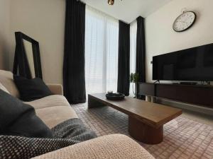 Fotografie z fotogalerie ubytování Dar Vacation - Cozy & Stylish 1BDR Apartment v Dubaji