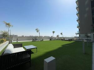 Fotografie z fotogalerie ubytování Dar Vacation - Cozy & Stylish 1BDR Apartment v Dubaji + 22 fotografií
