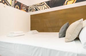 Ένα ή περισσότερα κρεβάτια σε δωμάτιο στο Central & cosy studio in front of Picasso museum by REMS