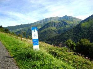 Lourdios-IchèreにあるGites Communaux à Lourdiosの山の山の看板