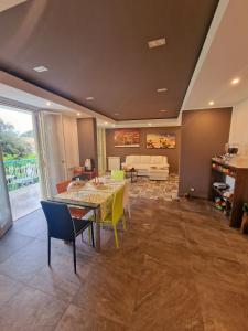 Zona d'estar a Mongibello Palace B&B