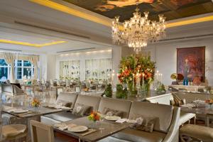 A restaurant or other place to eat at Hotel Mulia Senayan, Jakarta