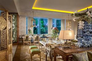 A seating area at Hotel Mulia Senayan, Jakarta