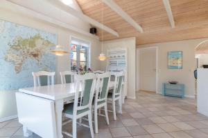 Fotografie z fotogalerie ubytování Unique Holiday Home Located On Norgesvej 8 v destinaci Løkken