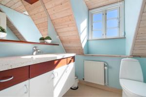 Fotografie z fotogalerie ubytování Unique Holiday Home Located On Norgesvej 8 v destinaci Løkken
