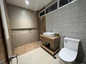 Bilik mandi di Kesa Cloud 9 Hotel & Resort Siargao +21 gambar