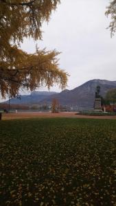 a park with a statue in the middle of a field at Résidence Albigny Studio Vue Sur Lac Centre-ville d'Annecy in Annecy