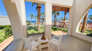 Club Reef Resort & Spa tesisinde bir balkon veya teras