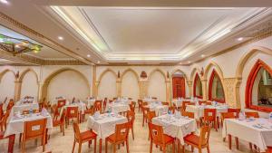 Club Reef Resort & Spa tesisinde bir restoran veya yemek mekanı