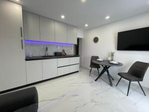 Kuchyň nebo kuchyňský kout v ubytování Starigrad Paklenica-Josipa apartmani