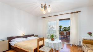 Posteľ alebo postele v izbe v ubytovaní Rona Apartments Ani