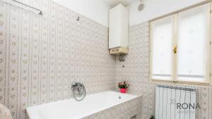 Kúpeľňa v ubytovaní Rona Apartments Ani