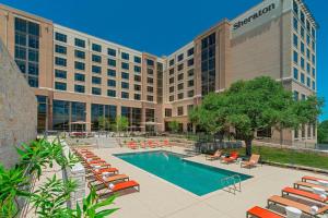 Bazén v ubytování Sheraton Austin Georgetown Hotel & Conference Center nebo v jeho okolí