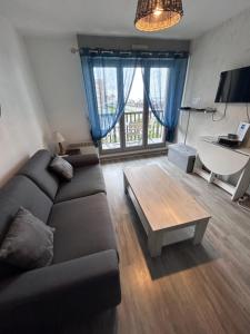 a living room with a couch and a coffee table at Villers Plage 1 in Villers-sur-Mer