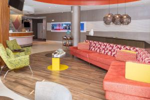 Lobbyn eller receptionsområdet på SpringHill Suites by Marriott Houston Baytown