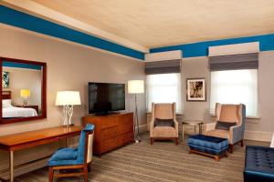 Uma TV ou centro de entretenimento em The Westin Great Southern Columbus