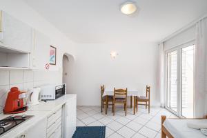 Kuchnia lub aneks kuchenny w obiekcie Nice Apartment Silvia