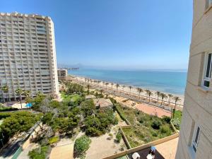 desde el balcón de un edificio con vistas a la playa en 3 bed 2 bath sea view Urba Europa, en El Campello