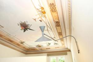 ヴァルデーリチェにあるVersoMare room & suiteの天井画の部屋
