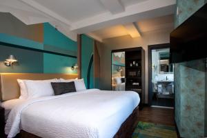 Gulta vai gultas numurā naktsmītnē Fairfield Inn & Suites by Marriott Philadelphia Downtown/Center City