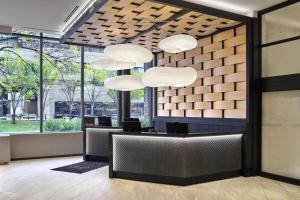 The lobby or reception area at Delta Hotels by Marriott Calgary Downtown